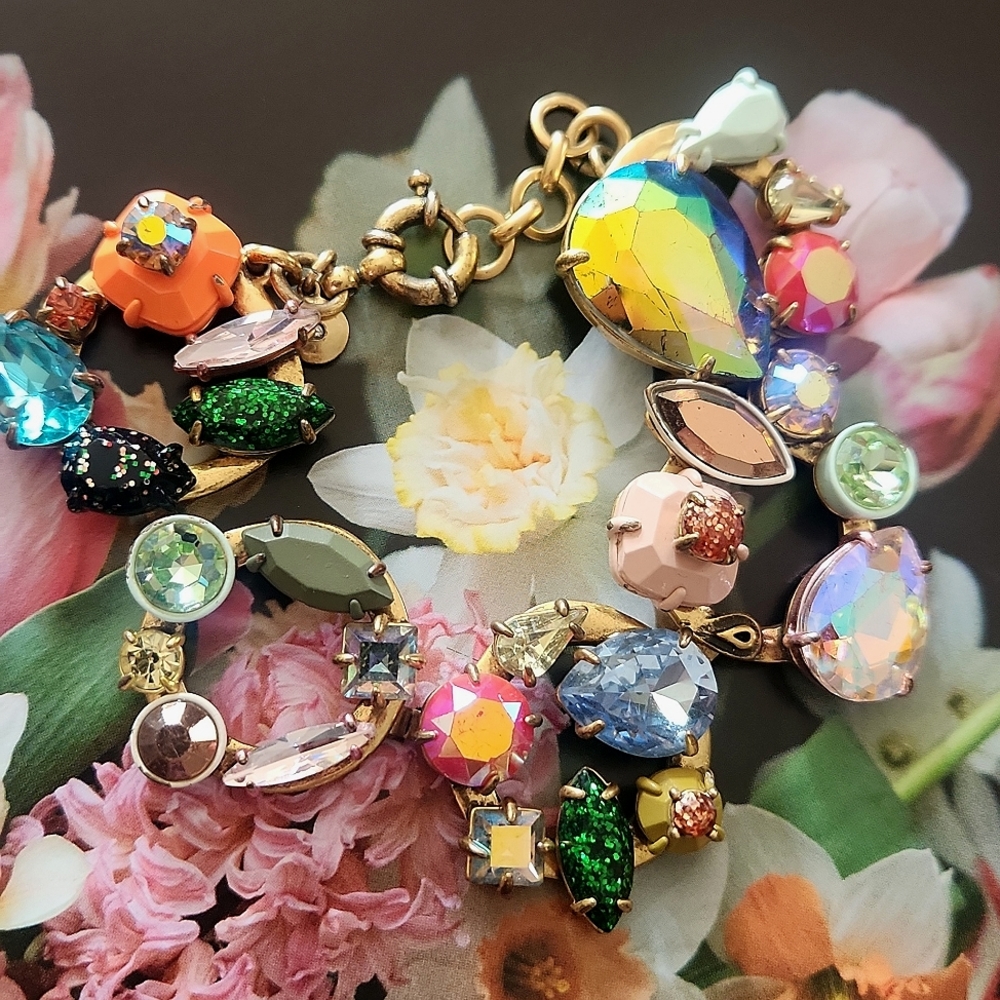 Brulee Multi-colored Crystal Wreath Bracelet - Picture 4 of 4